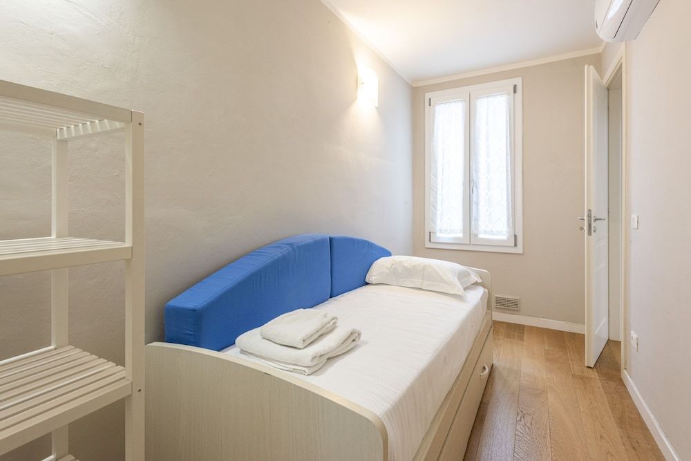 Apartment, Queen, Twin and Sofa Bed, City View