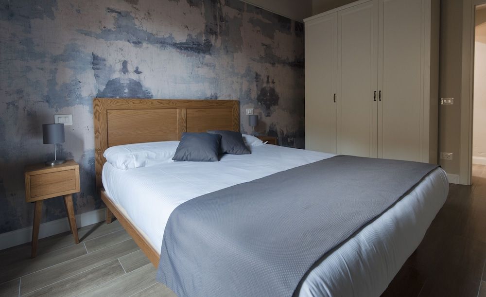 Le Fiorentine Boutique Apartments Deluxe Apartment, 1 Queen Bed with Sofa bed, Kitchen 2