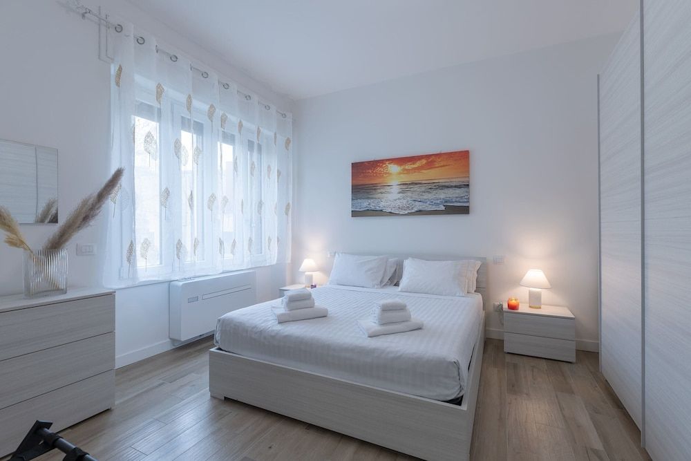 Basic Apartment, Multiple Beds
