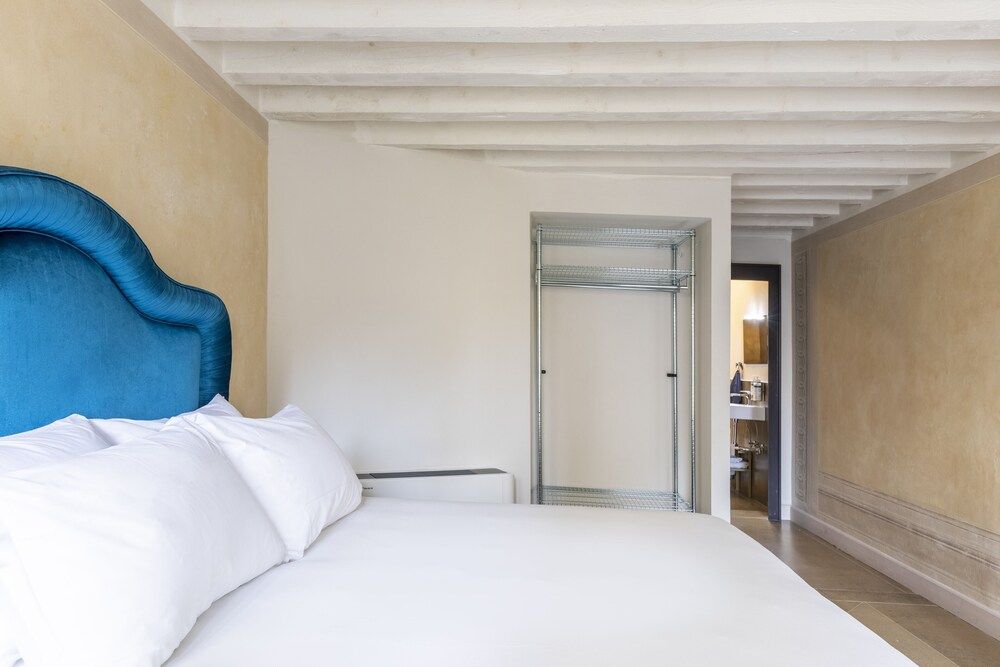 Numa Florence Felice 2 Bedroom Apartment with Sofa Bed 9