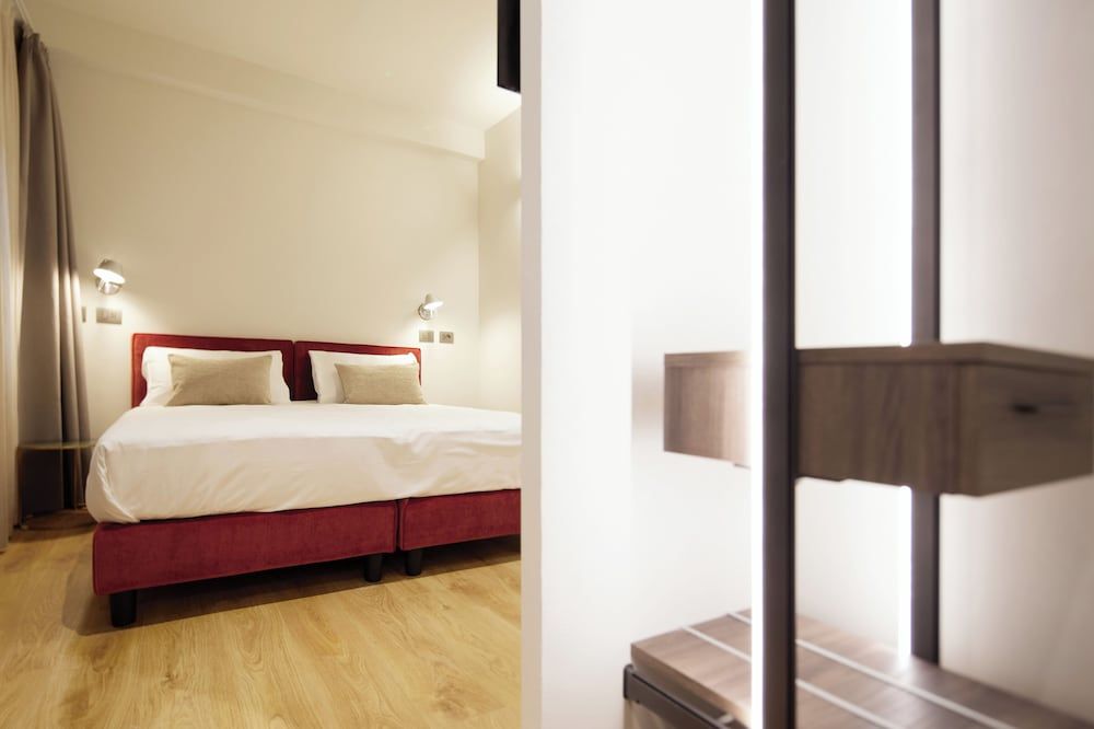 Comfort Apartment, Courtyard View (Smooth)