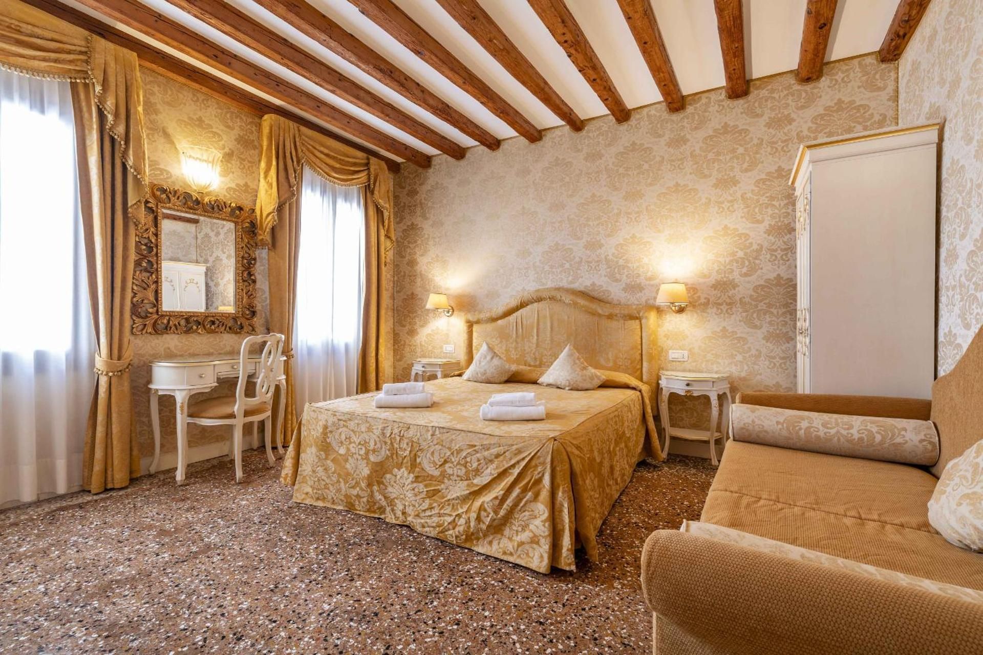 Deluxe Double Room with Shower