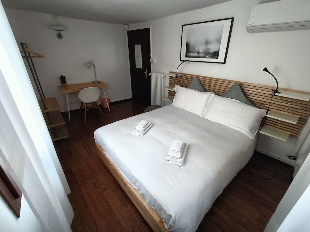 Single Room with Shared Bathroom