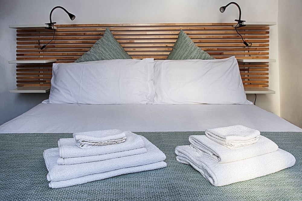 Single Room with Shared Bathroom