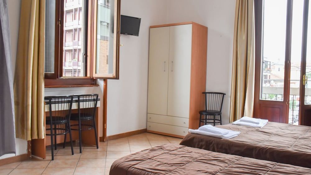 Basic Triple Room