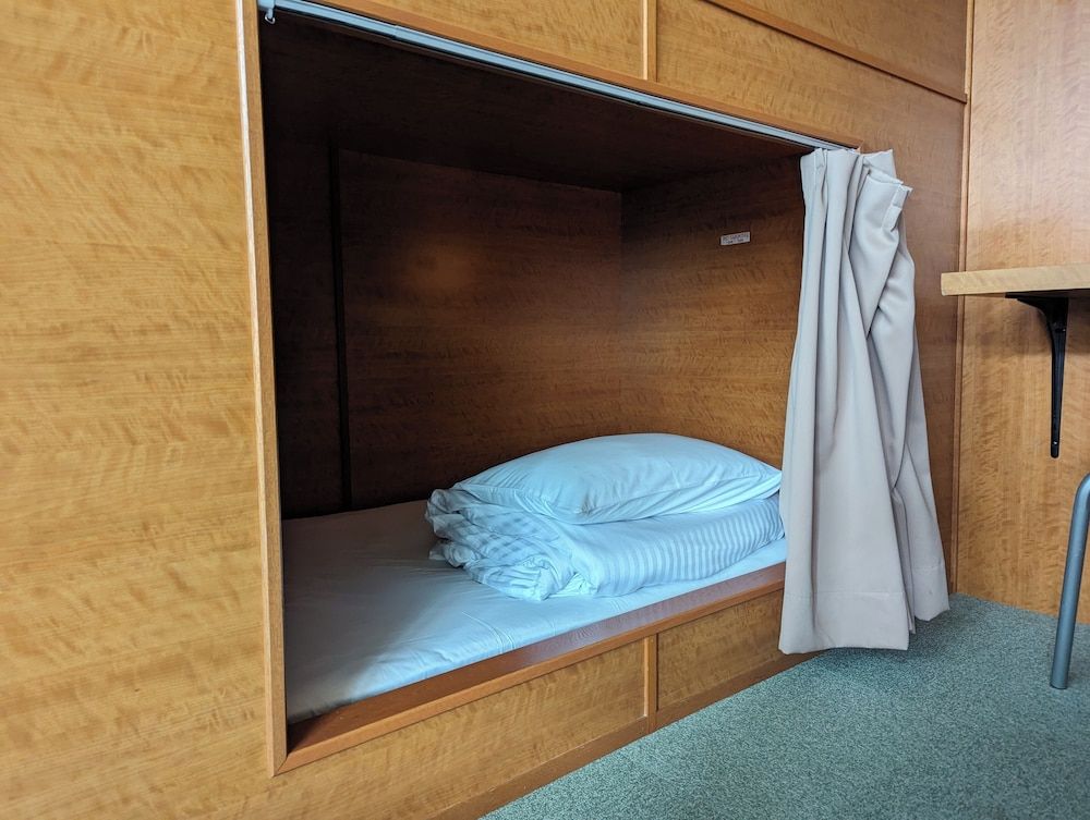 Luxury Shared Dormitory, Women only