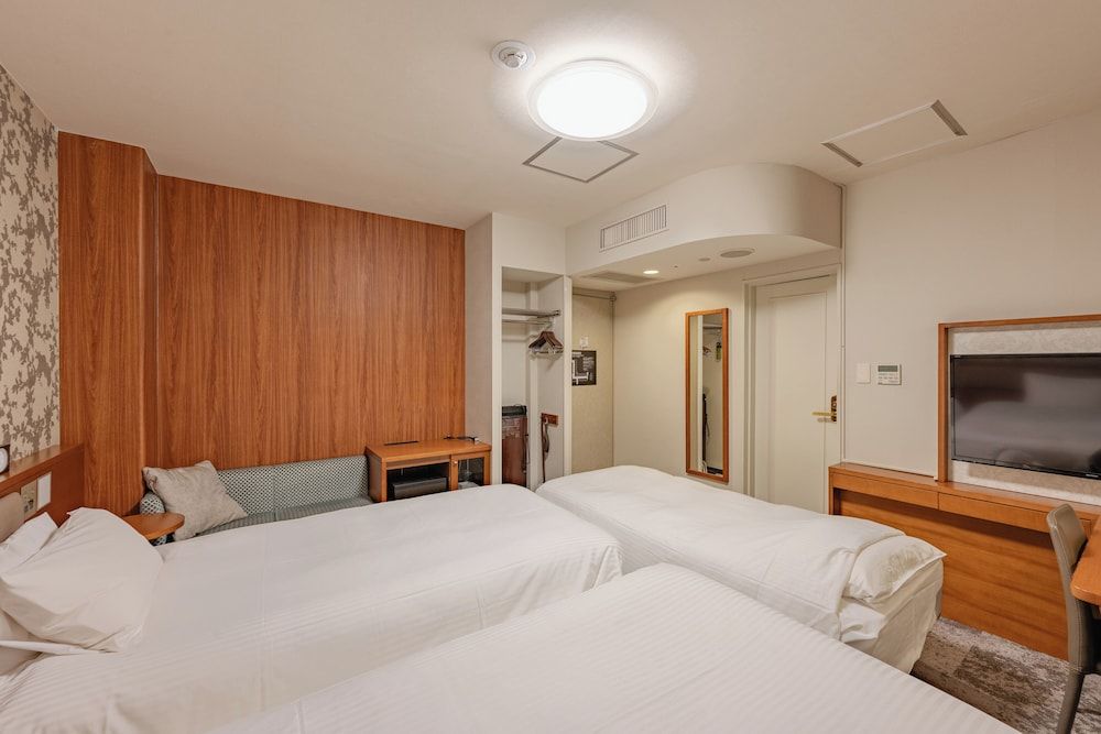 Twin Room, Non Smoking (with 1 extra bed)