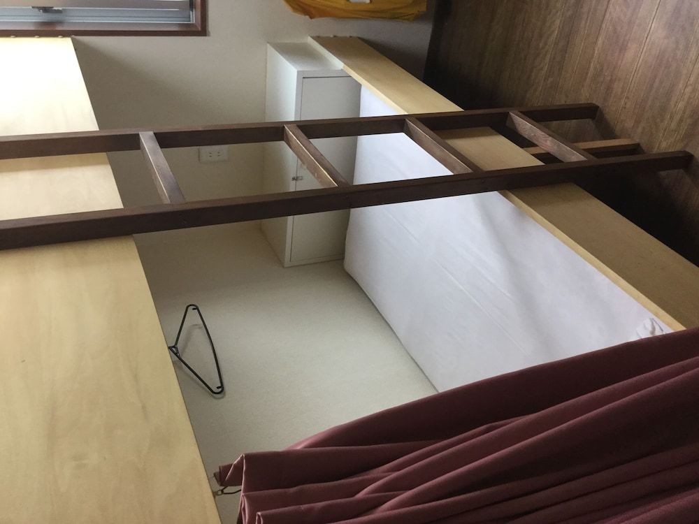 Quadruple Room, Men only