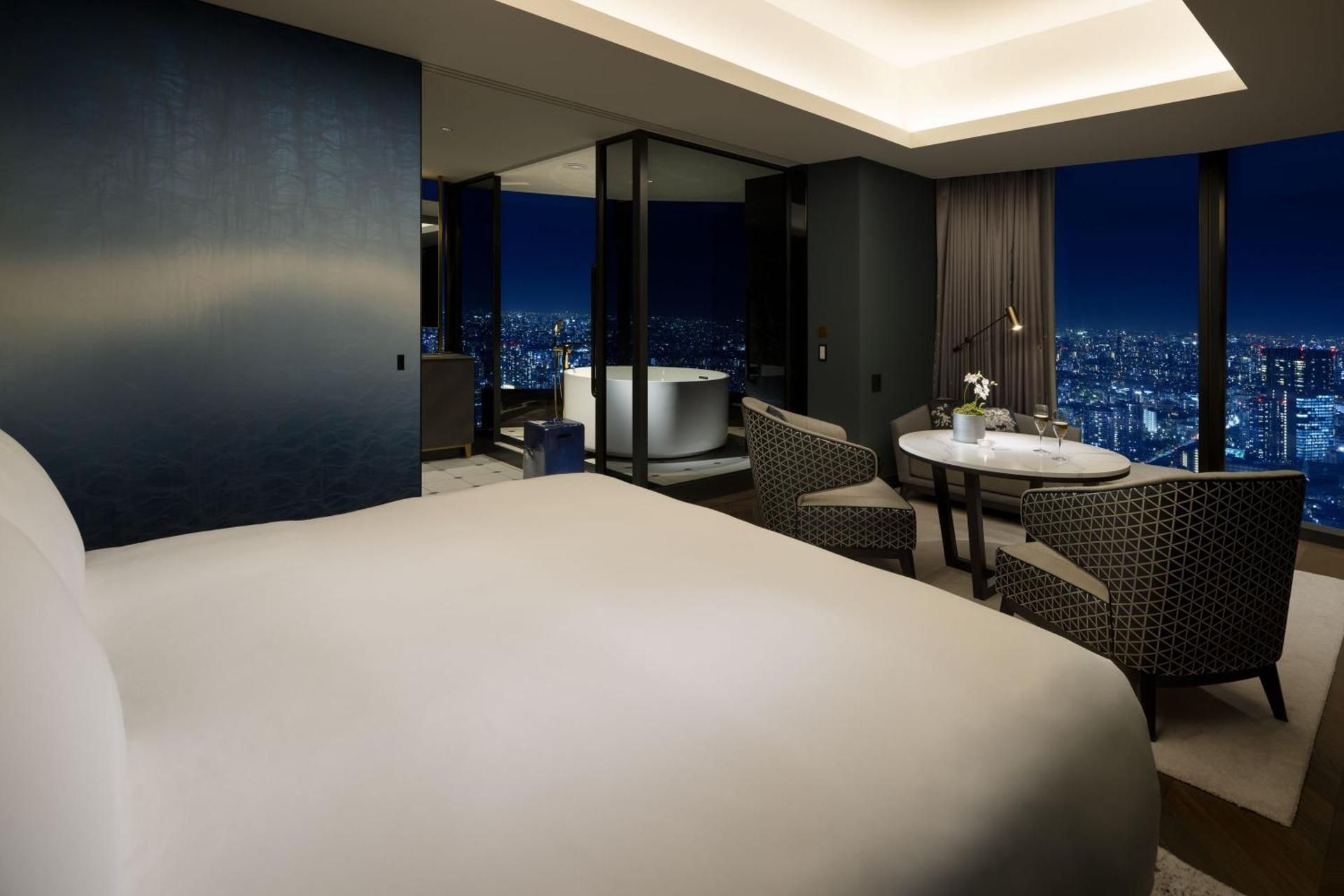 Corner King Junior Suite