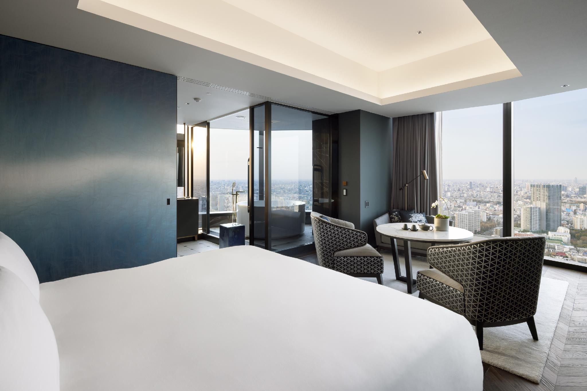 Corner King Junior Suite