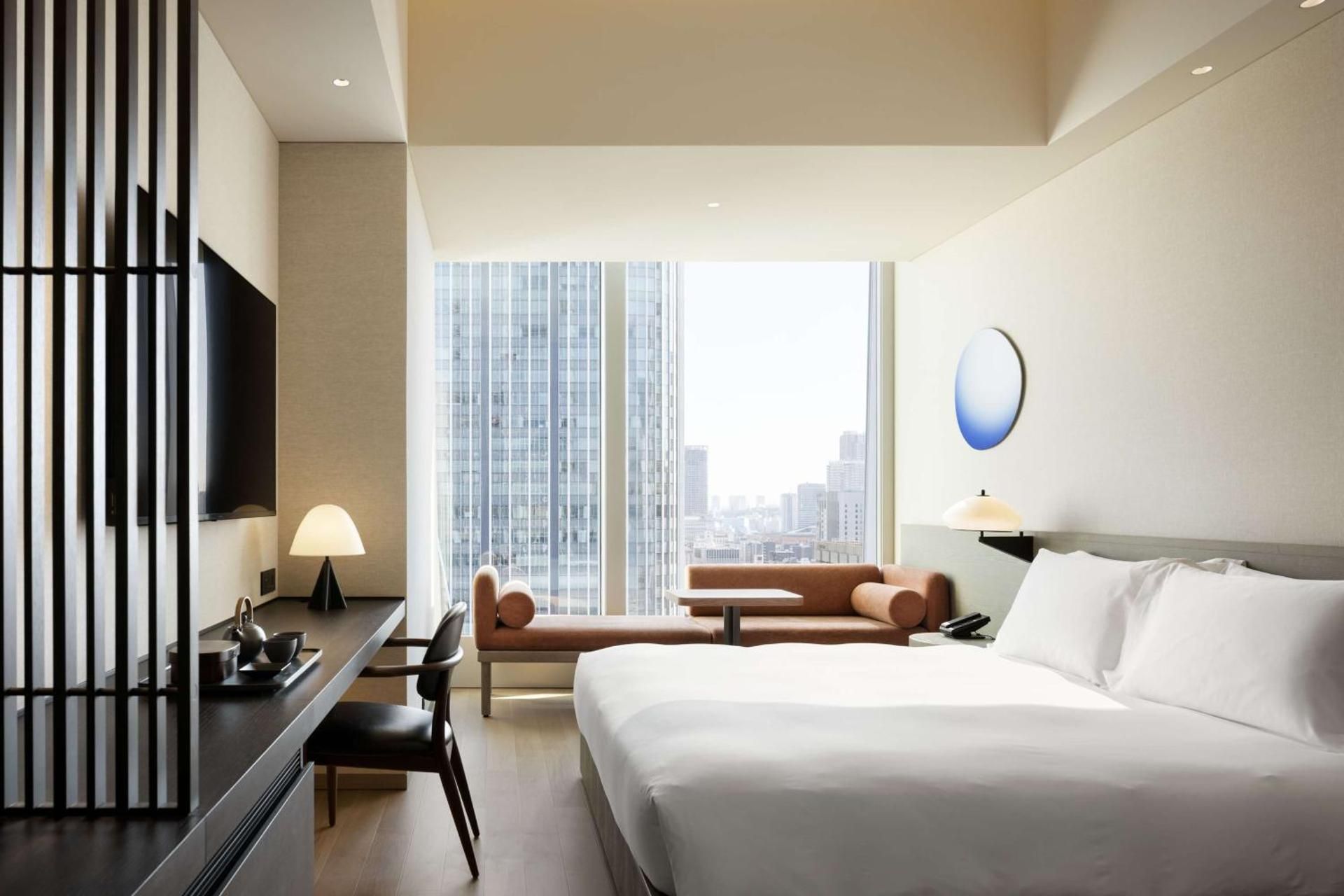1 King Bed City View Shower