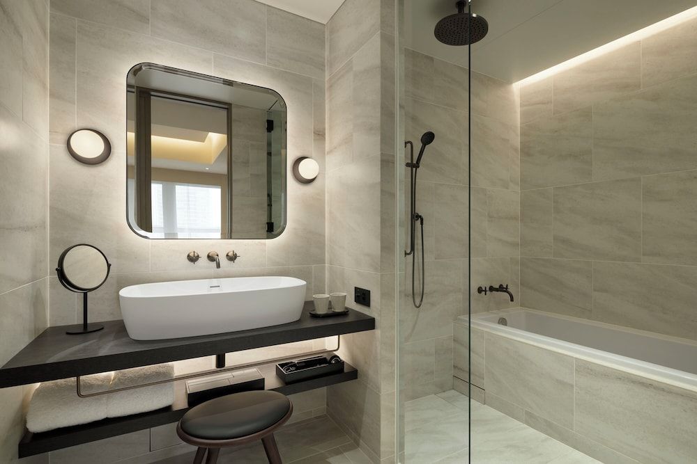 Suite, 1 King Bed, Corner