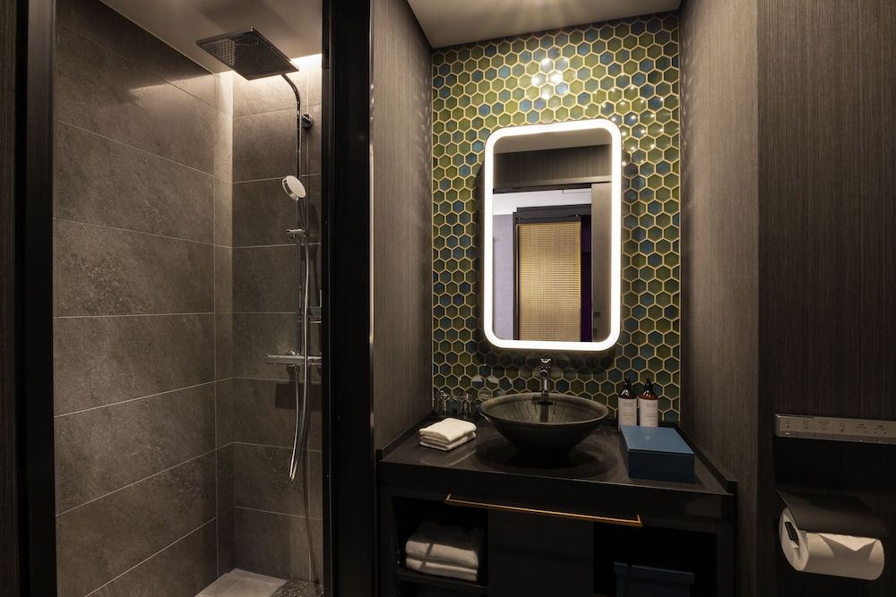 Superior Room with 2 single beds, shower booth, Non smoking