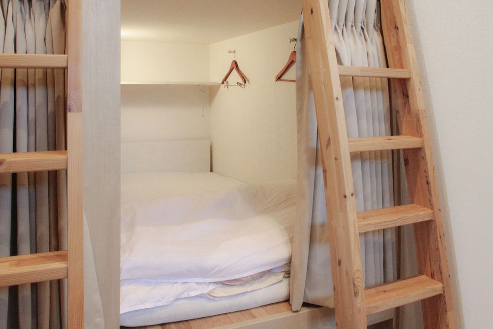 Shared Dormitory, Men only