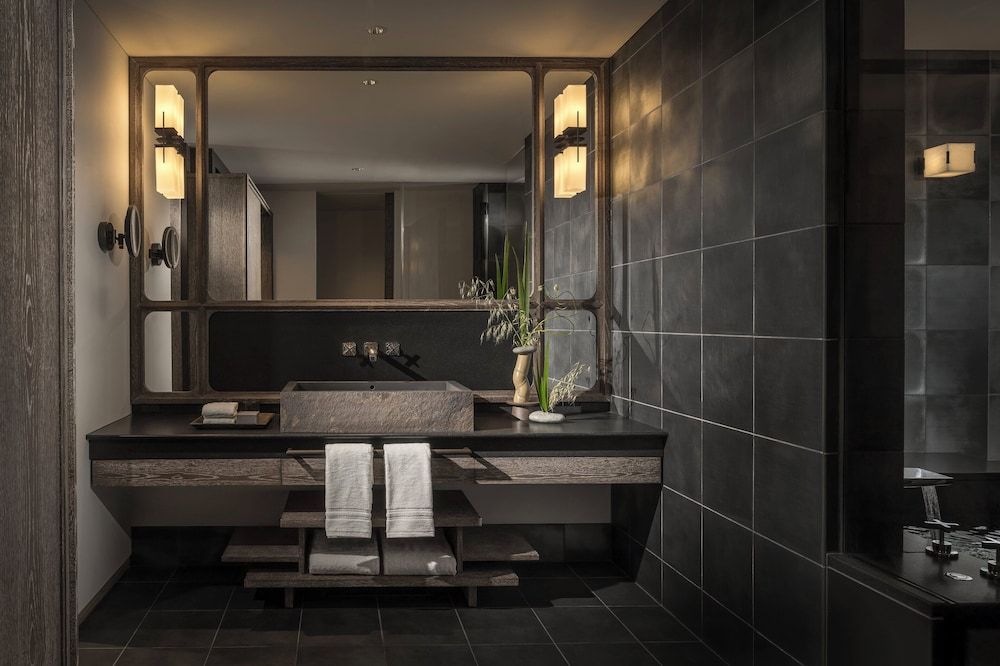 Premier Suite, 1 King Bed, Corner (Tatami)