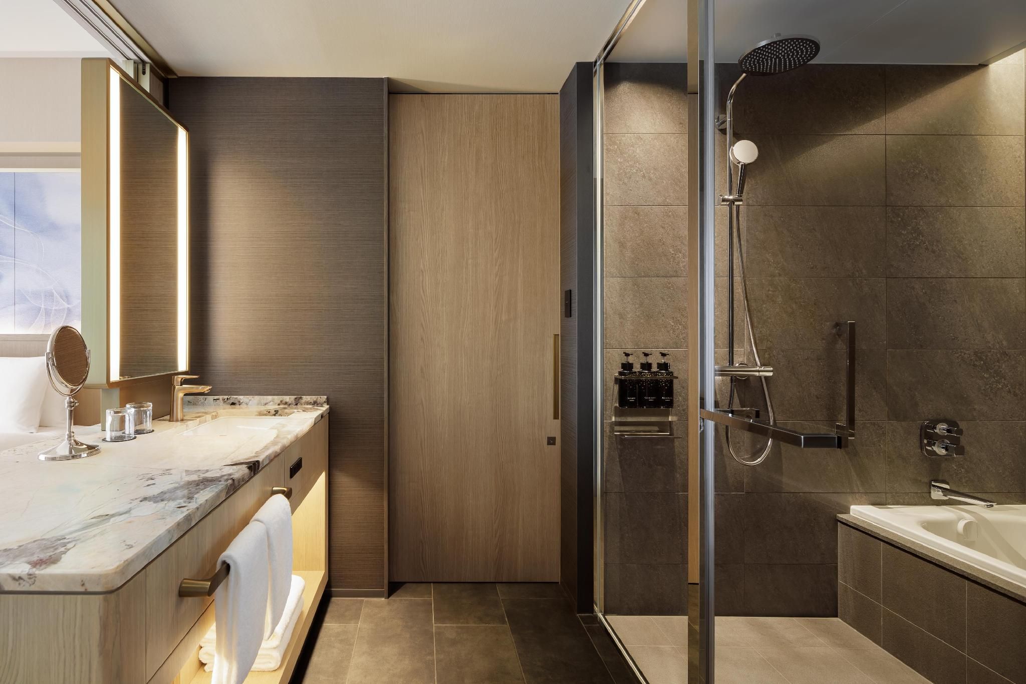 Specialty Allure King, Guest room, 1 King, Top floor