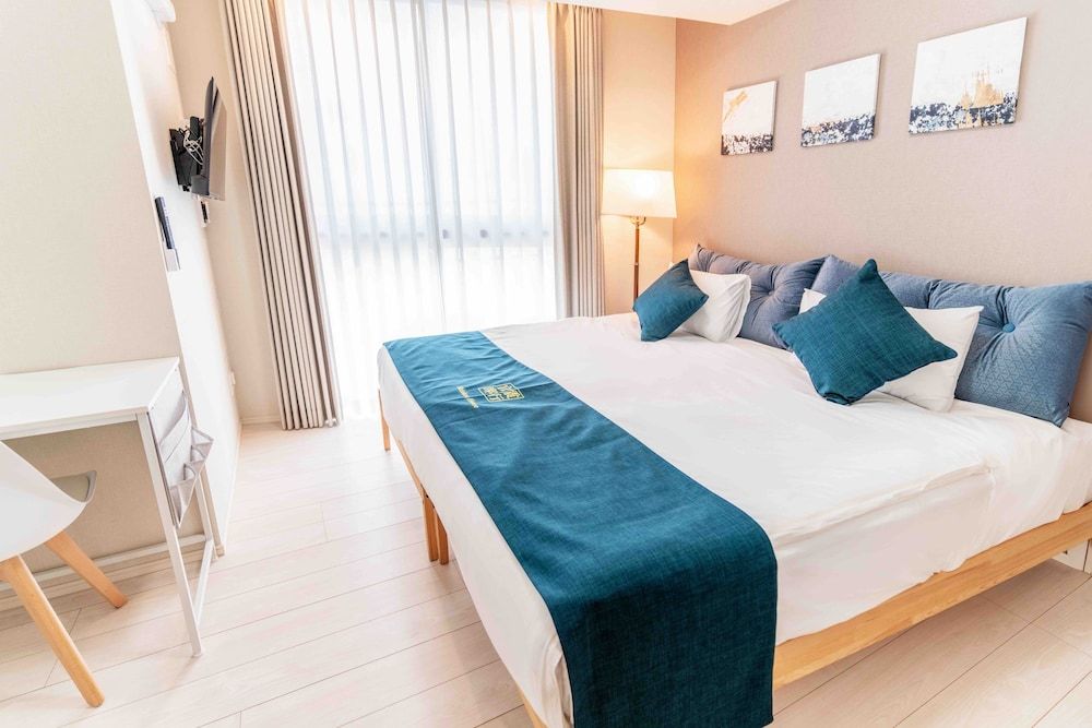 Deluxe Apartment, 1 King Bed, City View