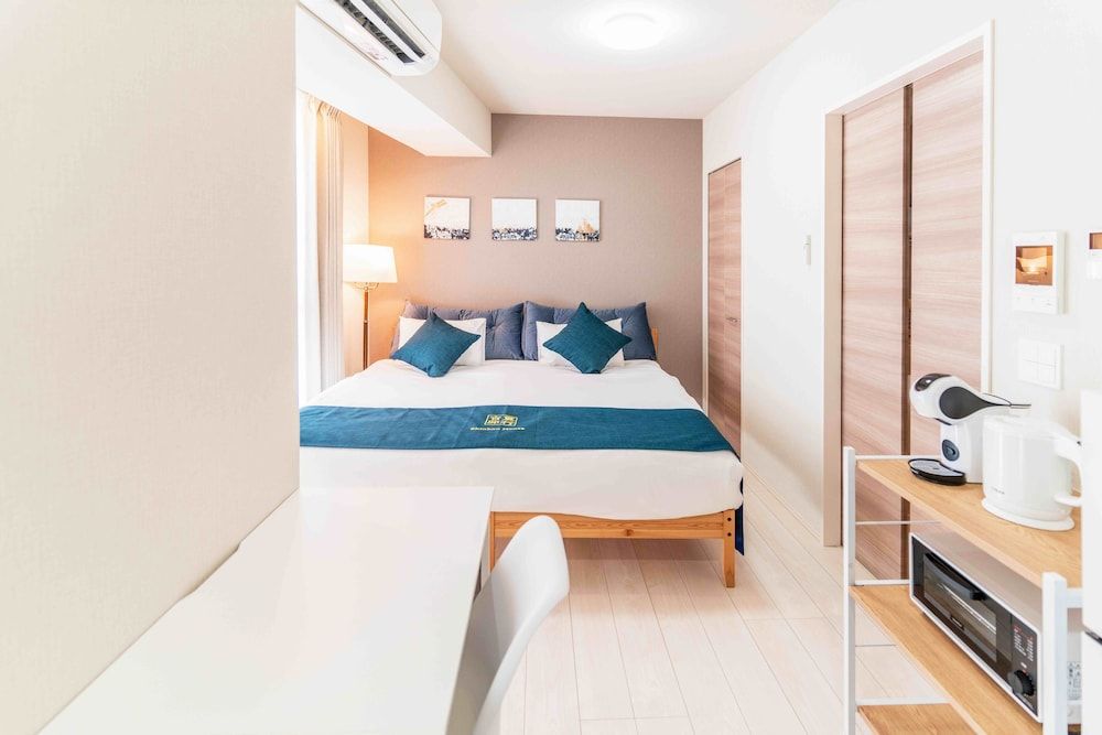 Deluxe Apartment, 1 King Bed, City View