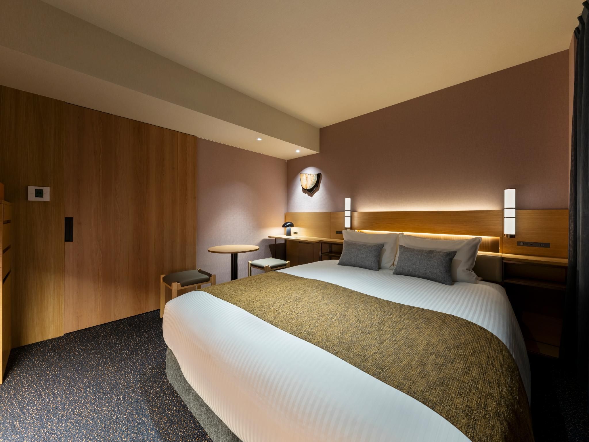 Superior Room with 160cm Width Queen Bed and without Washing Machine