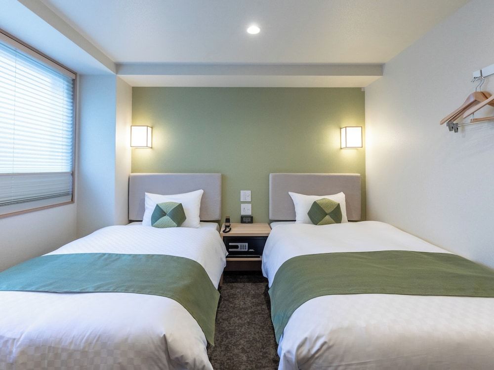 Twin Room with Defects (Non-Smoking)