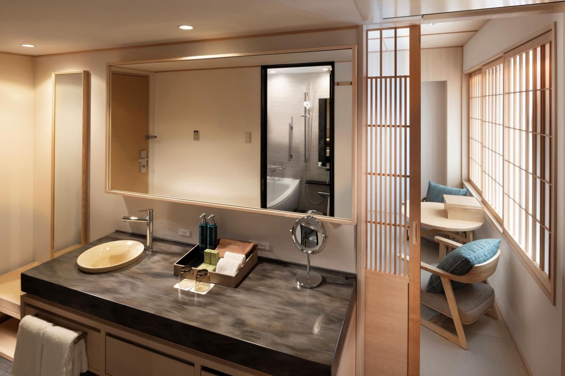King Deluxe Tatami Room