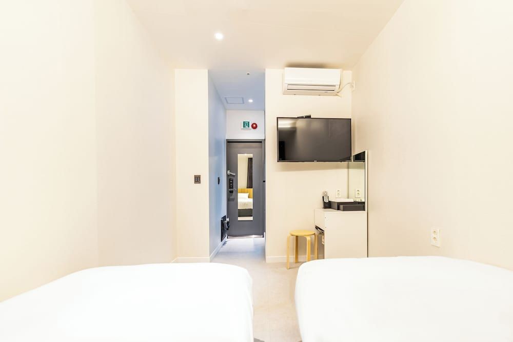 U STAY MyeongDong Standard Twin Room 4