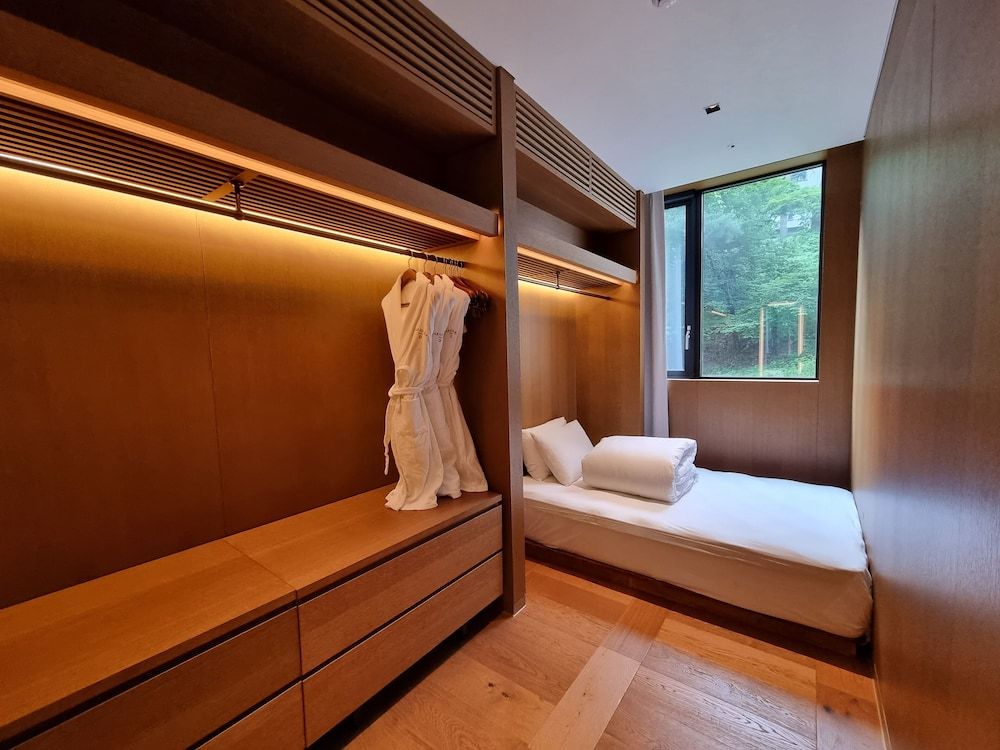 Paraspara Seoul Timber Junior (Based on 2 Guests, Extra person fee KRW 33,000 on site) 4