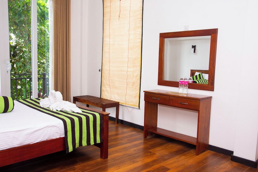 Peaceful Peak Deluxe Double Room, Balcony, Mountain View 3