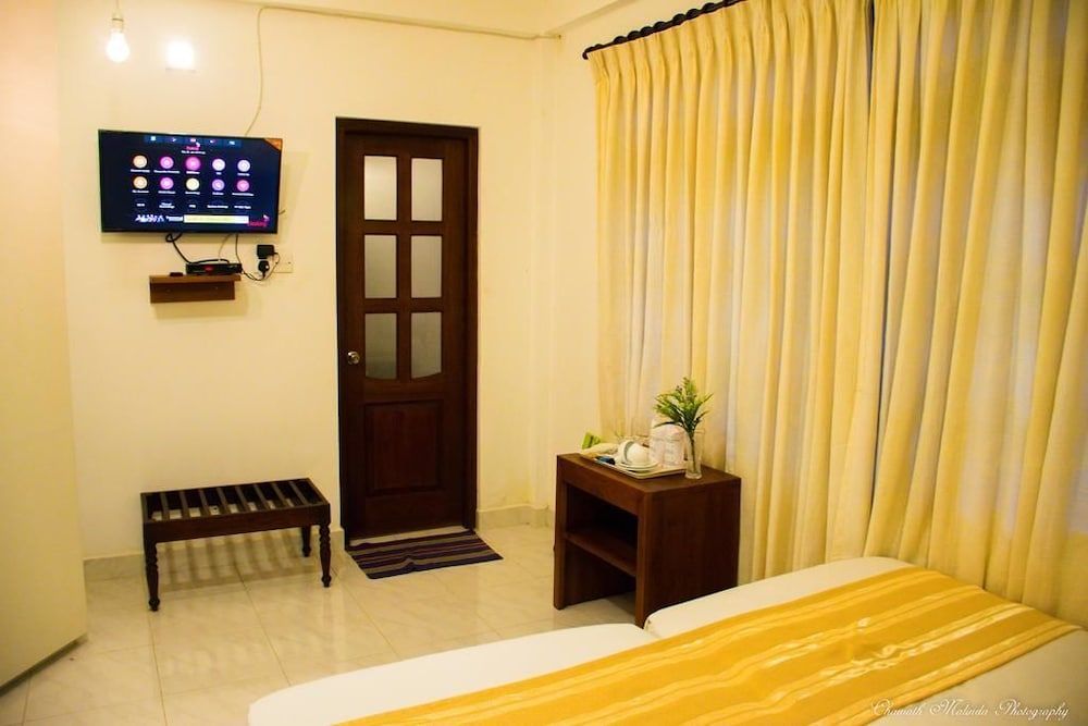 Niru Residence Deluxe Double Room 6