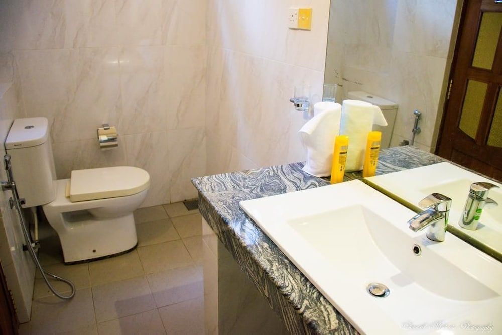 Niru Residence Deluxe Double Room 4