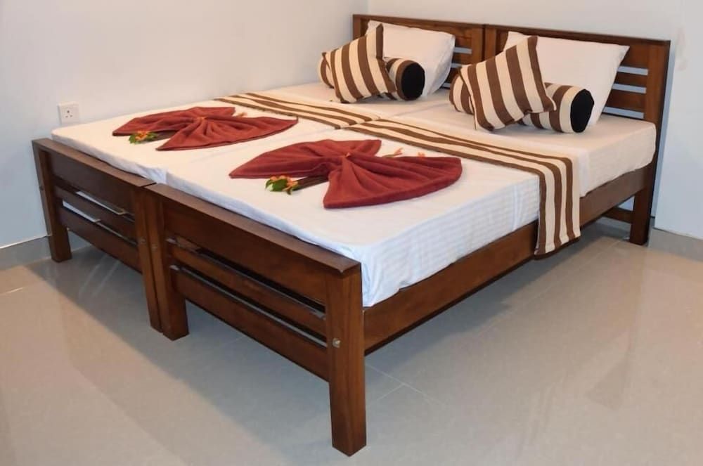 Sarala Residence Deluxe Room 2