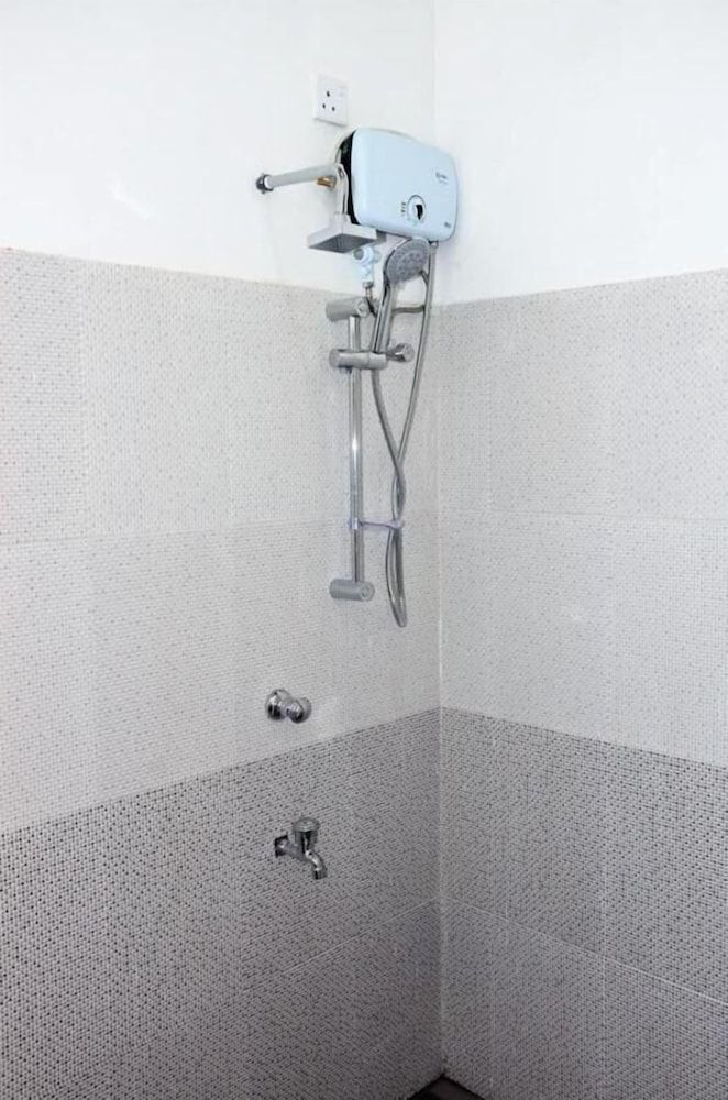 Sarala Residence Deluxe Room 3