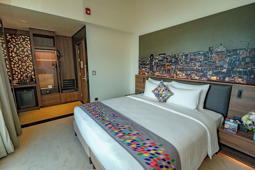 Sofia Colombo City Hotel Deluxe King Room with City View 5