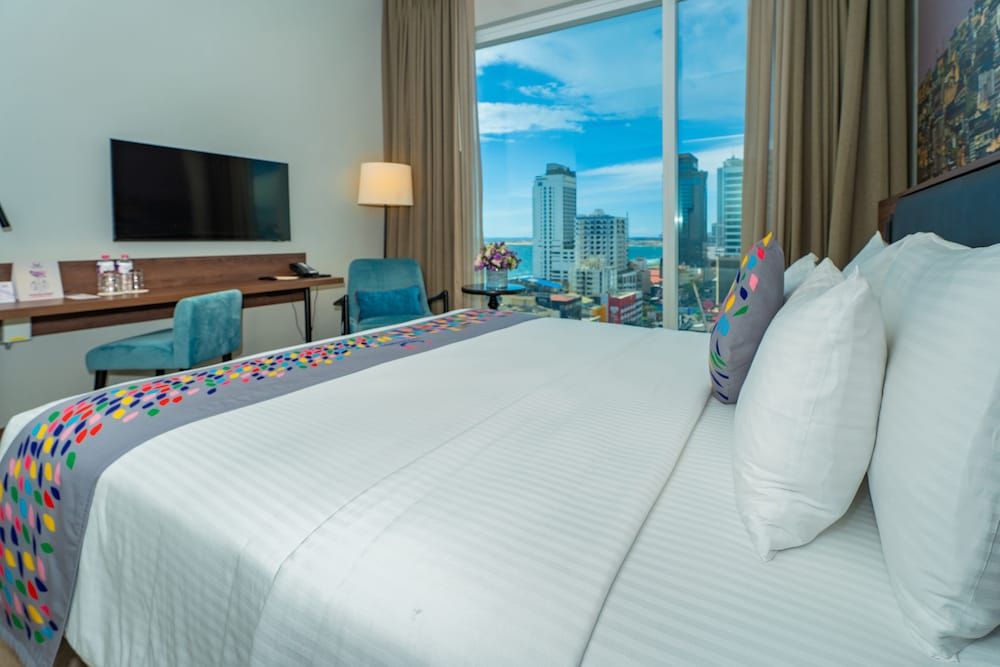 Sofia Colombo City Hotel Deluxe King Room with City View 6