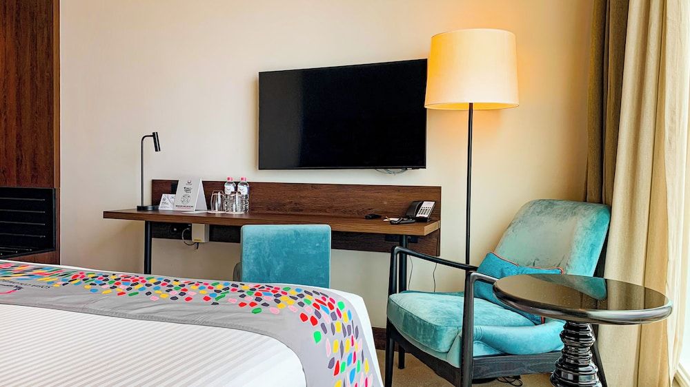 Sofia Colombo City Hotel Deluxe King Room with City View 12