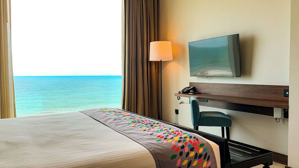 Sofia Colombo City Hotel Deluxe King Room with City View 4