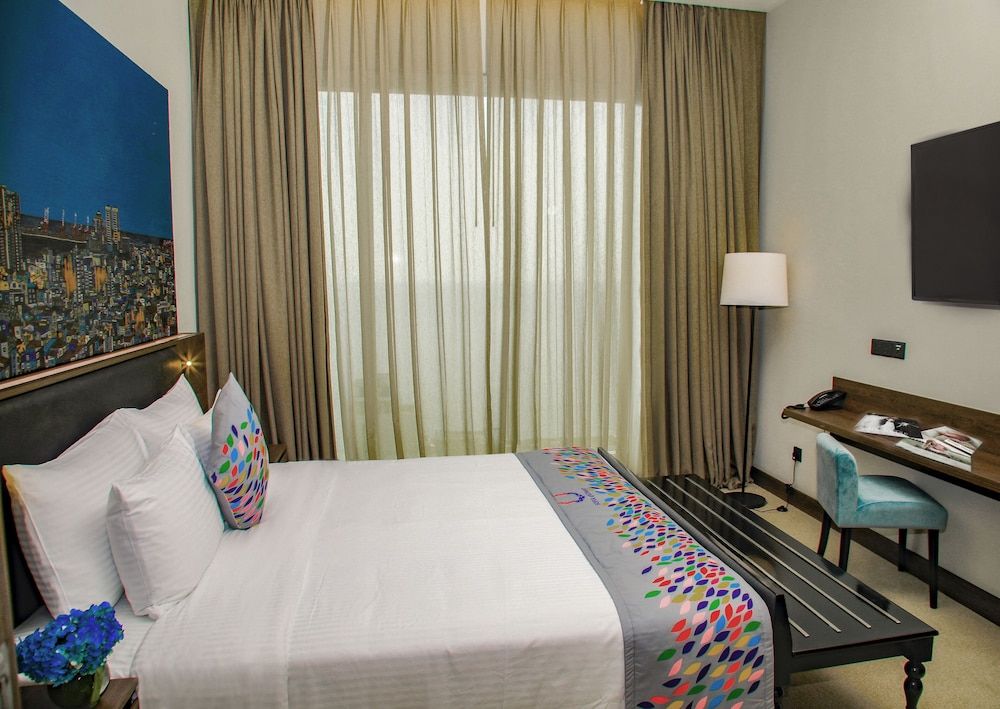 Sofia Colombo City Hotel Deluxe King Room with City View 2