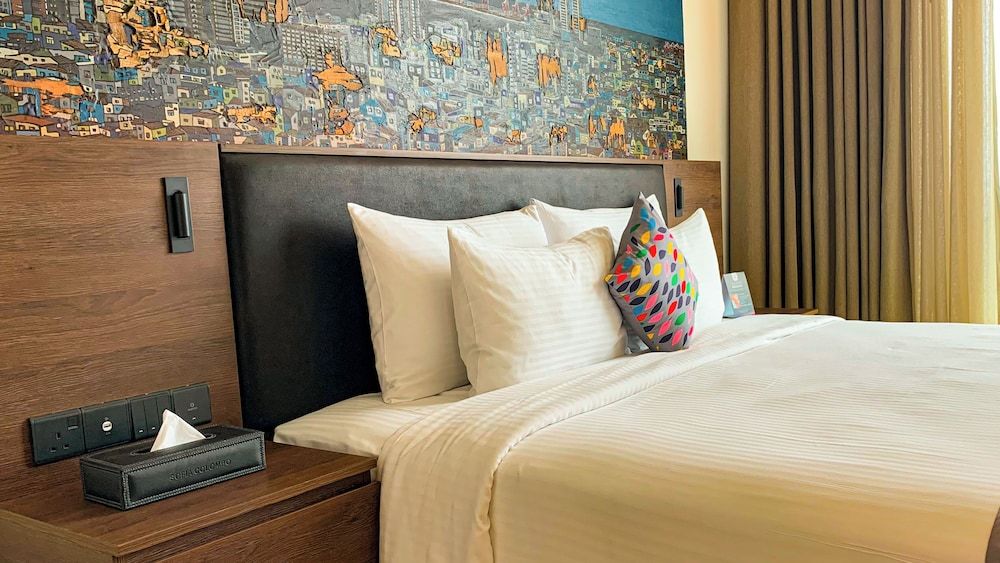 Sofia Colombo City Hotel Deluxe King Room with City View 3