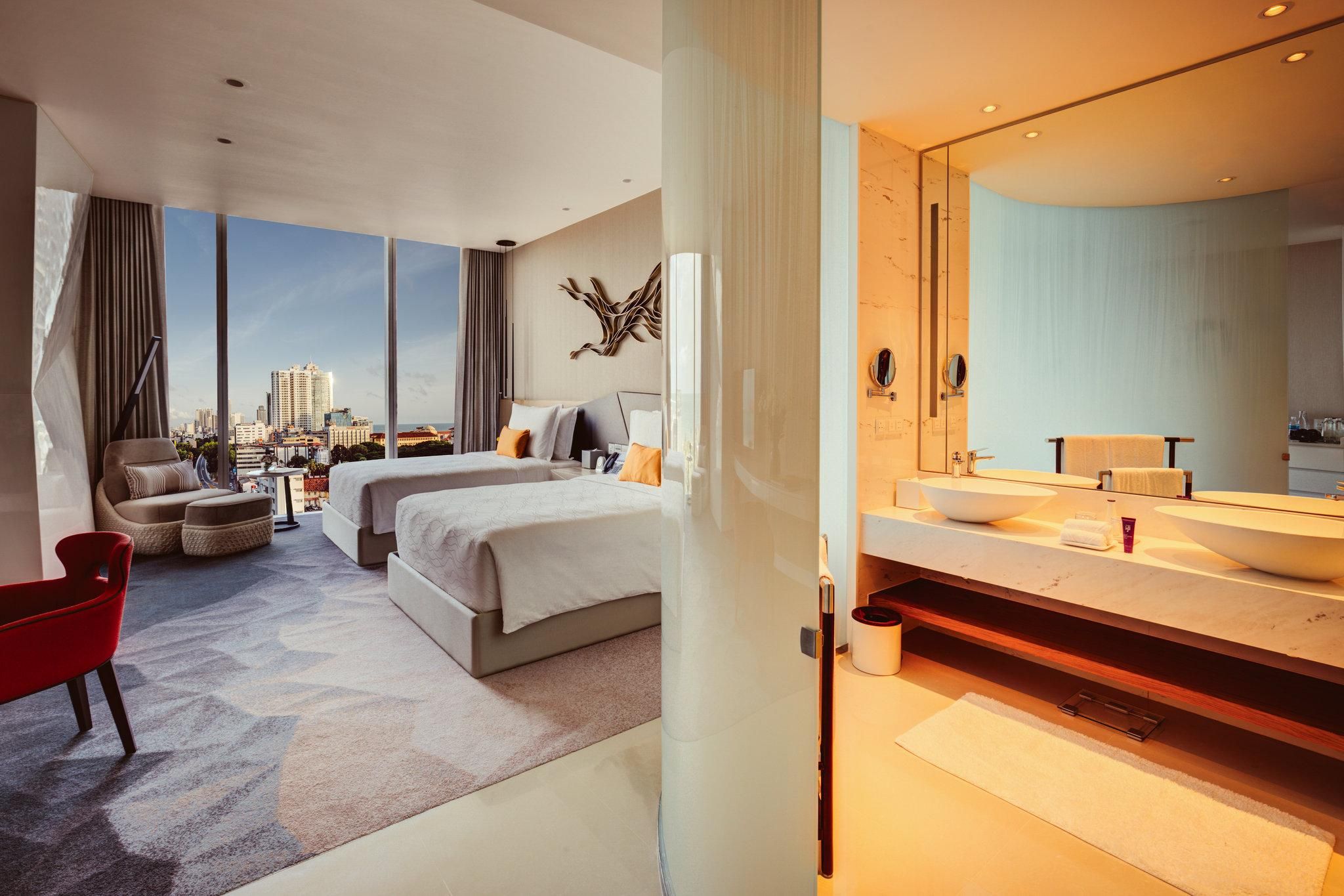 Premier Life Cityscape View Twin
