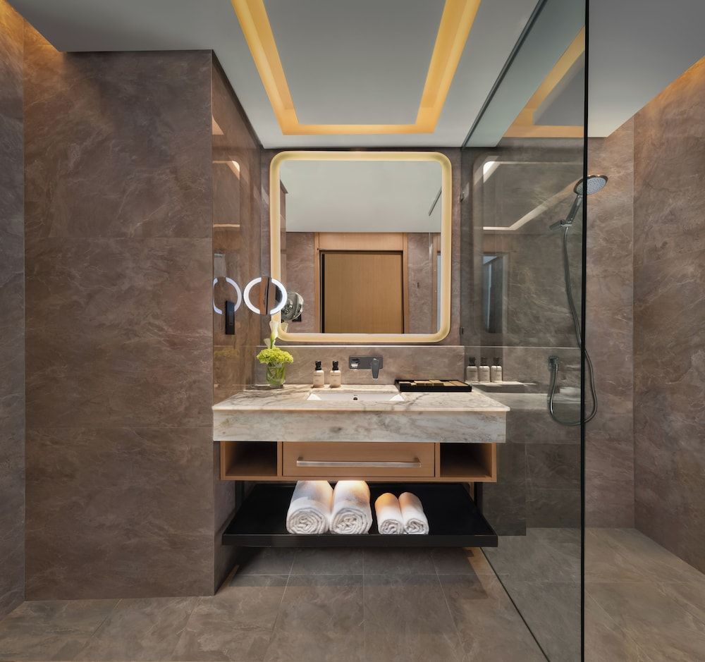 Amari Colombo Sri Lanka Deluxe Twin Room, City View 5