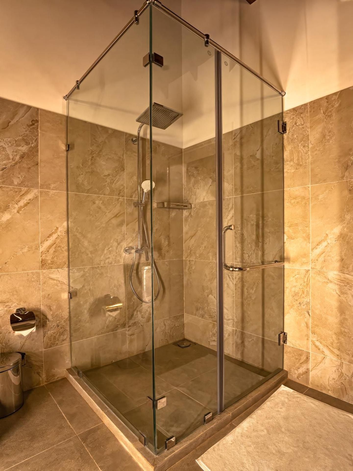 Winchester Little England Standard Queen Room 2