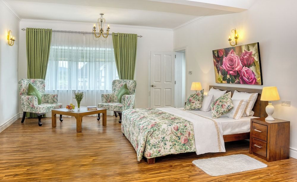 Winchester Little England Junior Suite