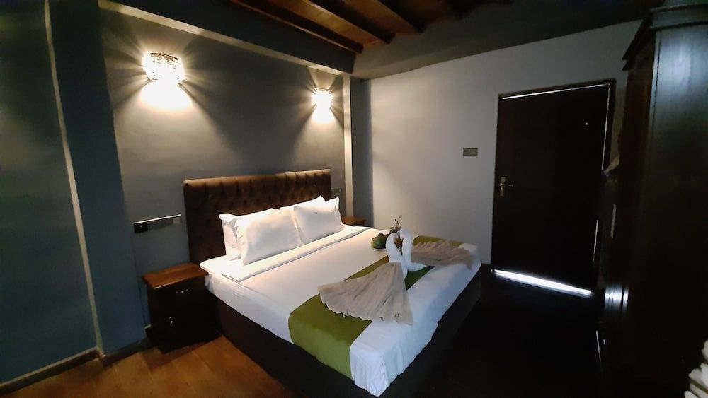 Tea Mount Forest Hotel Superior Double Room, 1 King Bed, Non Smoking, No Windows 2