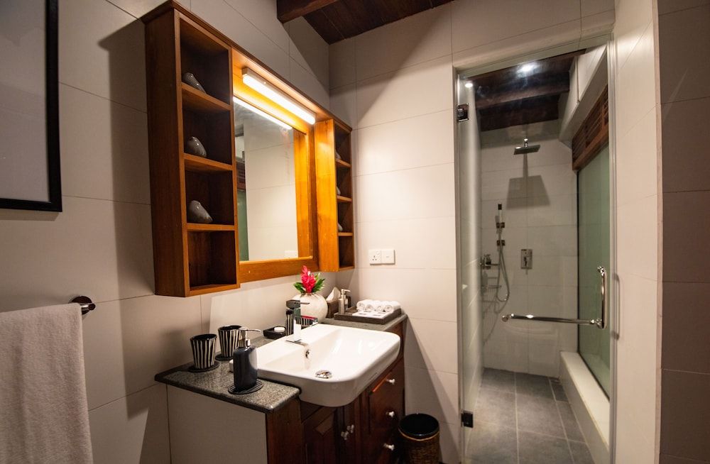 Nyne Hotels - Landesi, Galle Fort Deluxe King Room 2