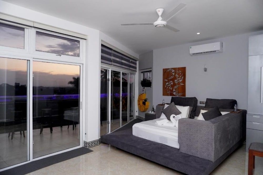 Premier Room, Balcony