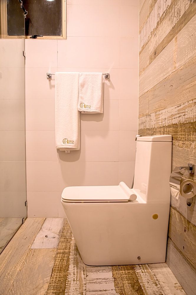 Ravo Hotel Deluxe Double Room 7