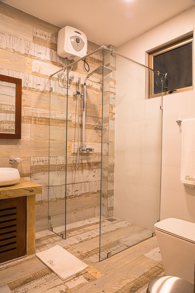 Ravo Hotel Deluxe Double Room 5