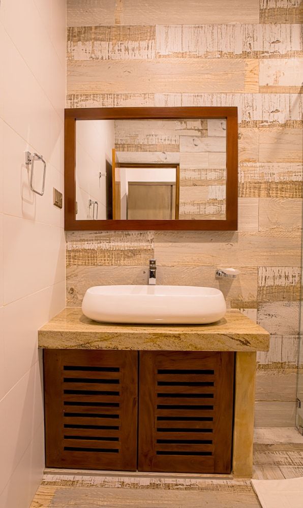 Ravo Hotel Deluxe Double Room 8