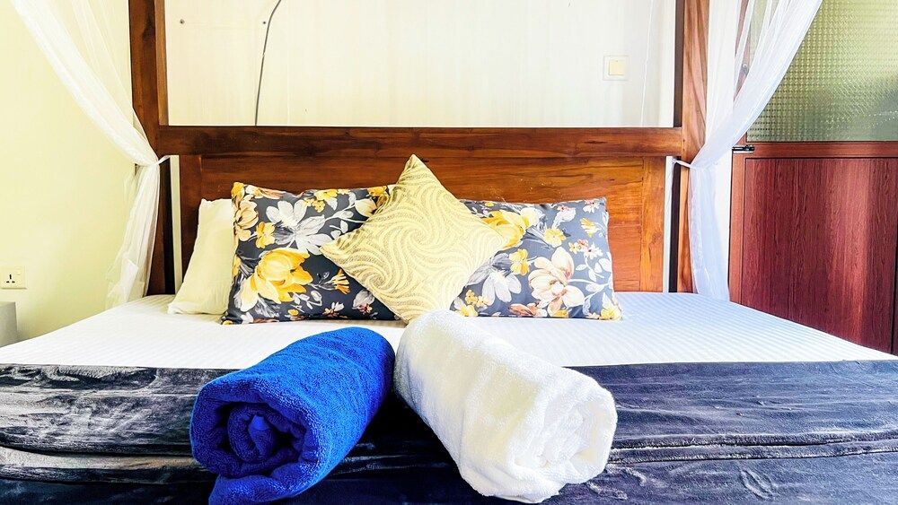 Galle Catamaran Villa Deluxe Double Room, 1 King Bed, Garden View 8