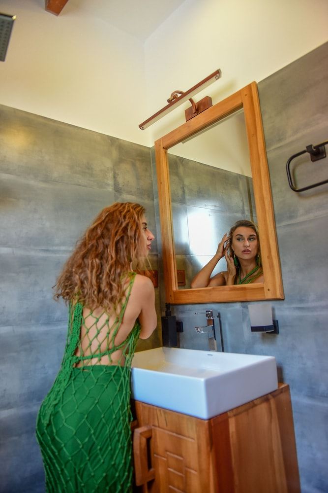 Cara White House Superior Double Room, 1 King Bed, Smoking, Pool View 8